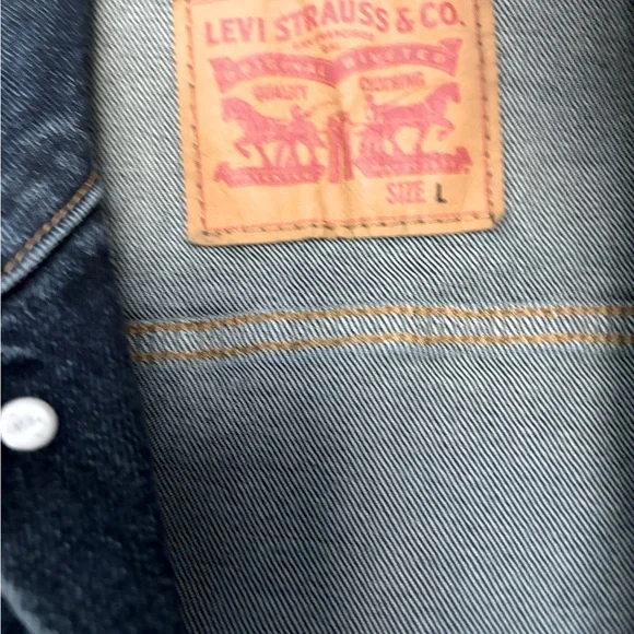 NEW WITH TAGS Levi’s Men’s Denim Jacket Size Large